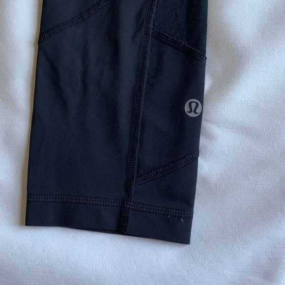 Lululemon Athletica Soul cicle capri Black Leggings with Red Skull Design - Picture 7 of 11